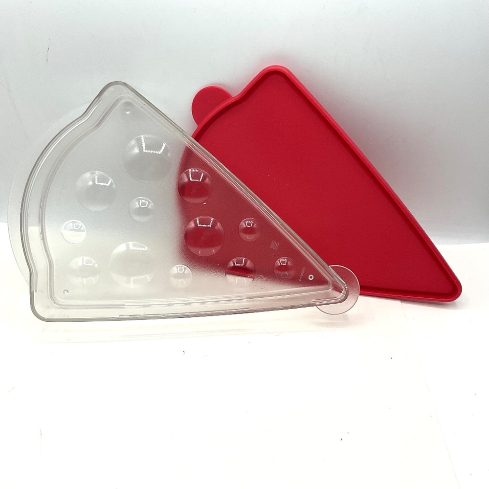 Tupperware Red Keep-N-Heat Pizza Container - Picture 2 of 4